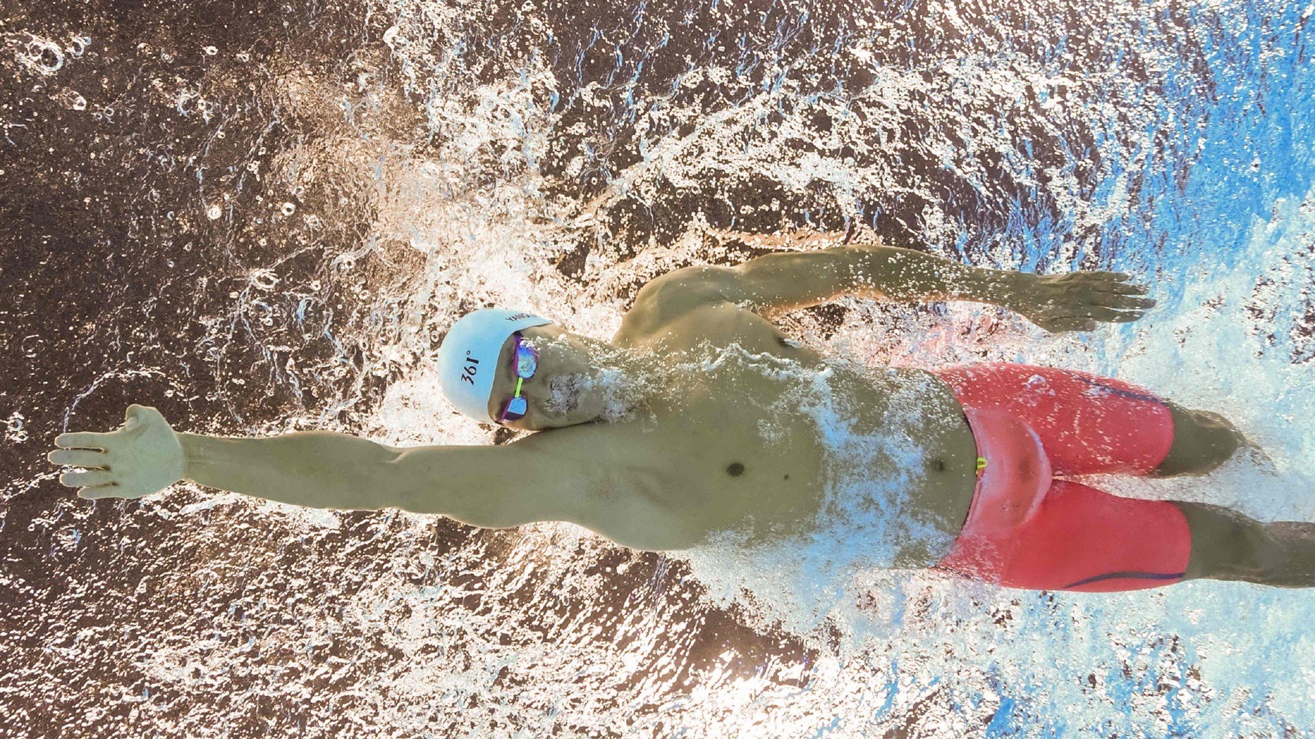 开云体育俱乐部官网-“山谷穿梭:天然险境中的极速较量”,山谷探险